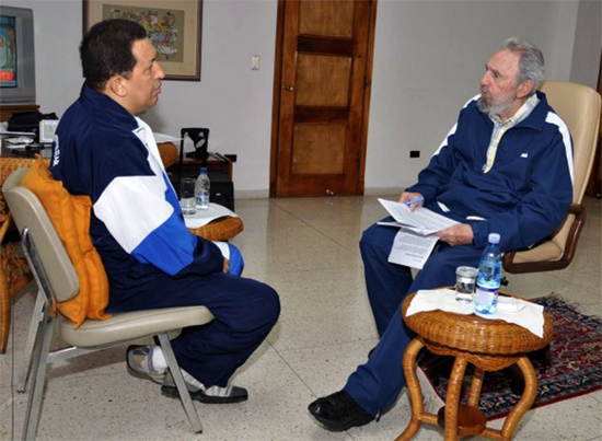 Em foto recente, divulgada em julho, o presidente da Venezuela, Hugo Chávez, com Fidel Castro em Havana