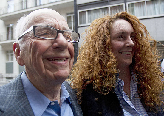 O magnata australiano Rupert Murdoch e a presidente-executiva da News International, Rebekah Brooks