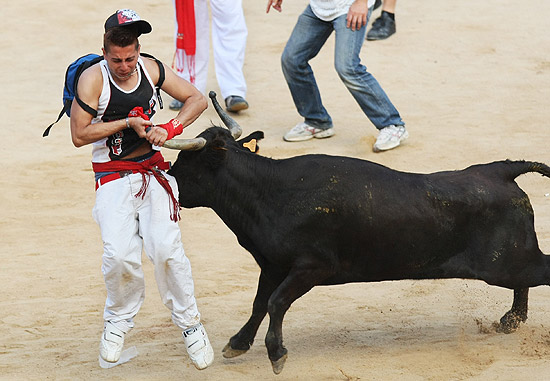 Espanha: corrida de touros de San Fermín tem dezenas de feridos - Notícias  - R7 Internacional