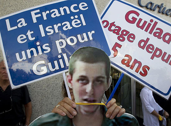 Franco-israelenses protestam pela libertação do soldado Gilad Shalit em Tel Aviv ainda em julho deste ano