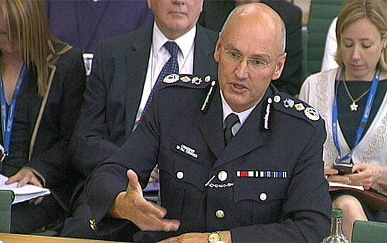 Chefe de polcia, Paul Stephenson, d depoimento ao Comit do Interior do PArlamento britnico
