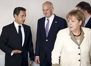 Líderes europeus ao fim da reunião em Bruxelas para discutir o segundo pacote de resgate à Grécia