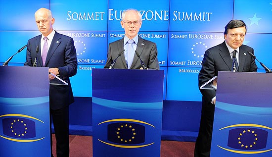 Primeiro-ministro grego, George A. Papandreou, presidente do Conselho Europeu, Herman Van Rompuy, e presidente da Comissão Europeia
