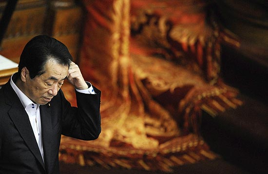 Primeiro-ministro japons, Naoto Kan, assiste  sesso parlamentar sobre oramento para reconstruo do pas