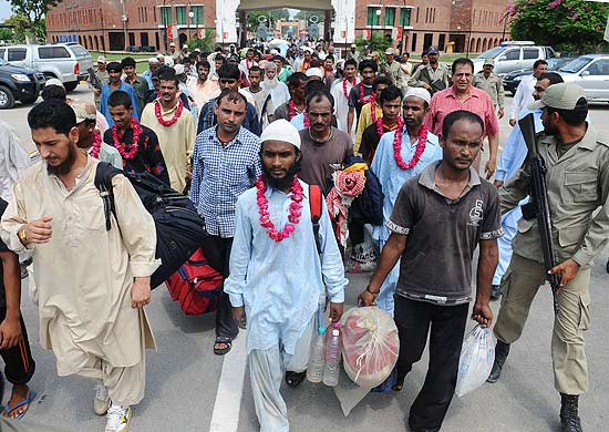 Paquistaneses libertados por autoridades indianas; pases conversam para retomar relaes bilaterais