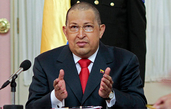 Com câncer, Hugo Chávez aparece careca na TV e diz "es my new look" (É meu novo visual)