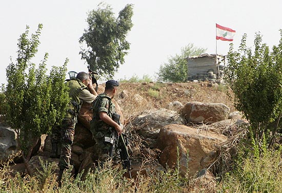 Soldados libaneses assumem posio na fronteira da linha azul, que demarca divisa com Israel
