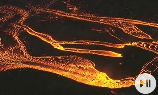 A erupo de um vulco em uma ilha no Hava provocou rios de lava que iluminaram a noite; clique e assista