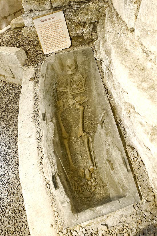 Esqueleto seria de russo morto há 800 anos; local pode ser visitado esporadicamente
