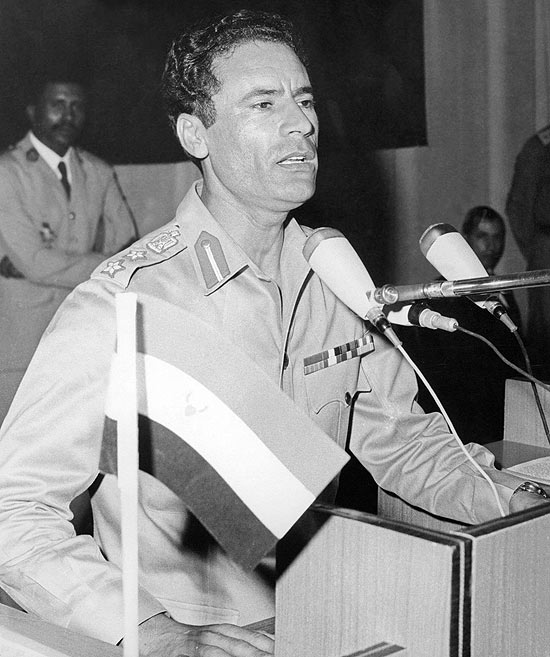 Muammar Gaddafi em foto de 1969; seu regime está ameaçado e na iminência do fim diante do avanço rebelde