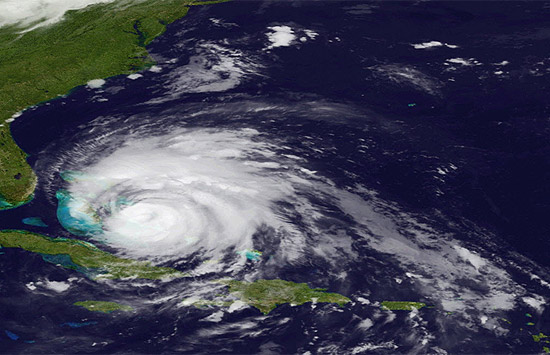 Imagem de satélite mostra furacão Irene passando pelas Bahamas e seguindo para os EUA