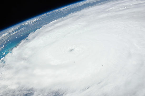 Imagem da Nasa mostra o furacão Irene fotografado por Estação Espacial Internacional, no dia 24