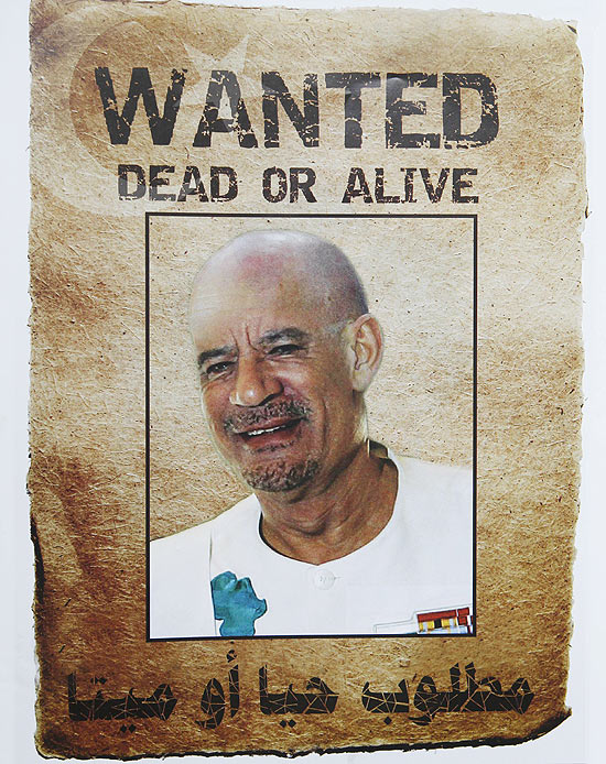 Muammar Gaddafi aparece careca em cartaz de 'pocurado' divulgado por jornal de Trpoli