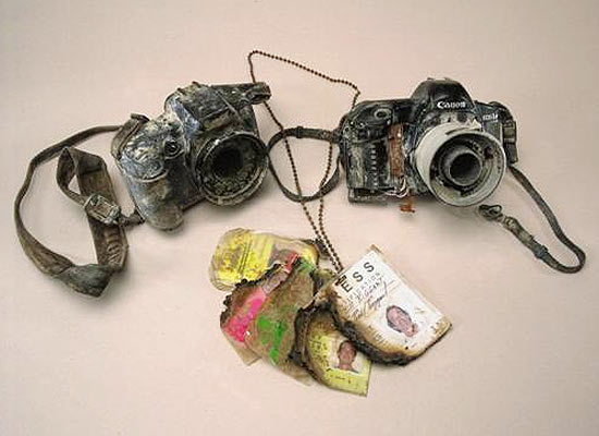 Cmeras do fotgrafo Bill Biggart, que morreu no desmoronamento da torre norte do World Trade Center