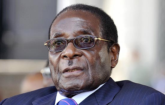Robert Mugabe, ditador zimbabuano, em foto de arquivo de janeiro de 2010, durante visita a Moçambique