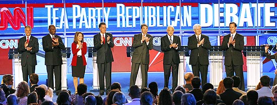 Imagem mostra os oito pré-candidatos republicanos durante debate organizado pelo Tea Party e a CNN em setembro