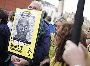 Ativista protesta na Frana contra execuo de Troy Davis