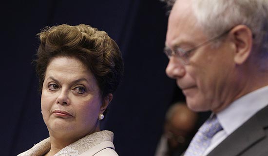 Dilma, à esquerda, concede entrevista coletiva ao lado de Herman Van Rompuy, presidente do Conselho Europeu
