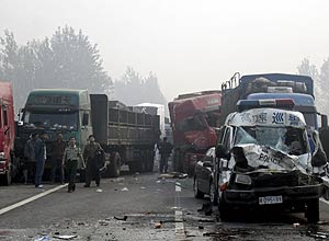 Pelo menos 35 pessoas morrem em acidente de carro na China neste sábado