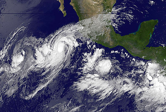 Imagem de satlite do Furaco Jova, que atingiu a costa sudoeste do Mxico no Pacfico nesta tera-feira