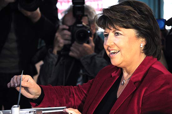 Martine Aubry, que no era favorita, reconheceu a vitria de Franois Hollande nas primrias de domingo