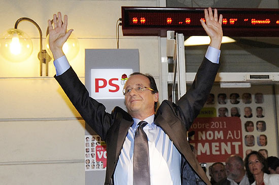 Franois Hollande, que disputar Presidncia com Sarkozy em 2012, comemora resultado das primrias