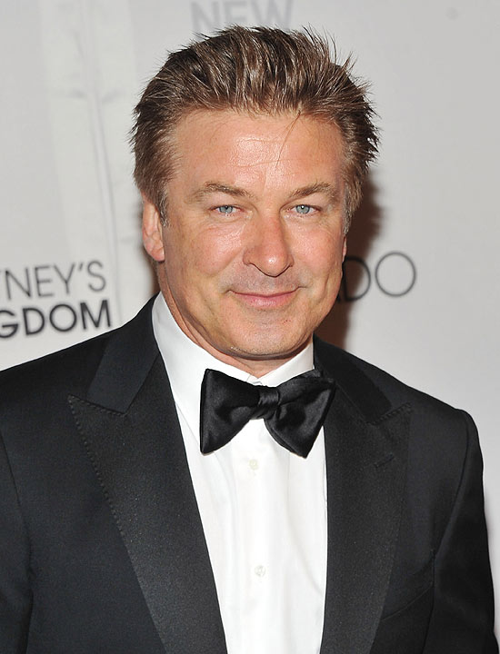 Alec Baldwin pediu desculpas aos passageiros de voo do qual foi expulso