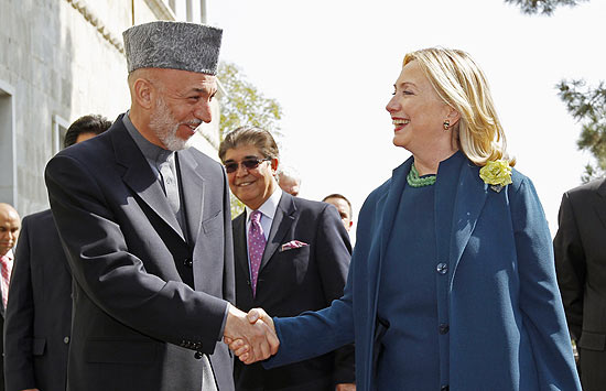 Secretria de Estado dos EUA, Hillary Clinton, se encontra com presidente afego, Hamid Karzai