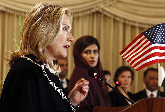 Secretria de Estado americana, Hillary Clinton, discursa durante visita ao Paquisto