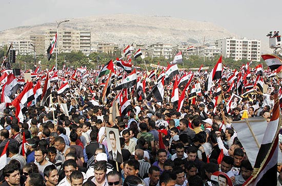 Apoiadores do ditador sírio, Bashar al Assad, participam de ato em Damasco 