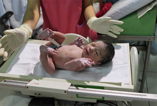 Beb filipino  eleito simbolicamente pela ONU o habitante de nmero 7 bilhes da Terra