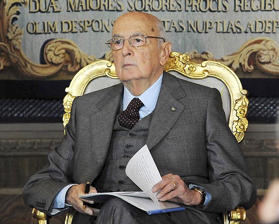George Napolitano participa de cerimônia no palácio de Quirinale, em Roma, após anúncio da demissão do premiê