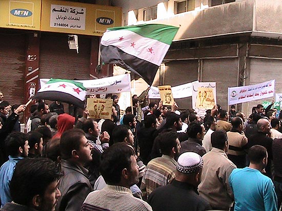 Ativistas vo s ruas de Homs em manifestao contra ditador Assad