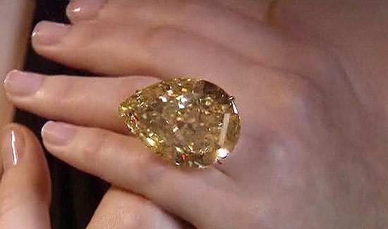 Diamante amarelo de 110 quilates vai a leilão em Genebra