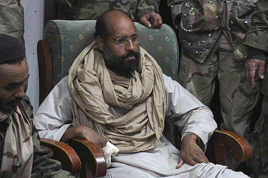 Saif al Islam, filho do antigo ditador da Líbia Muammar Gaddafi, é visto após sua captura