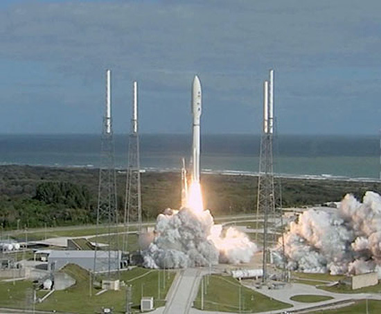 Imagem divulgada pela Nasa mostra o foguete Atlas 5 lançado no Estado da Flórida