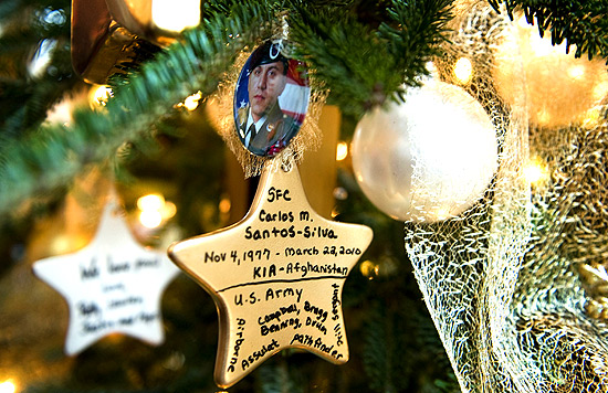 Árvore de Natal na Casa Branca tem enfeite com foto de soldado americano que morreu em combate