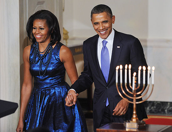 O presidente americano, Barack Obama, e a primeira-dama, Michelle Obama, chegam à celebração na Casa Branca