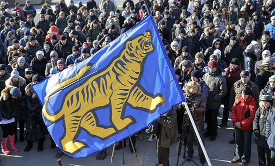 Milhares de manifestantes saíram às ruas de toda a Rússia neste sábado em protestos contra fraudes eleitorais