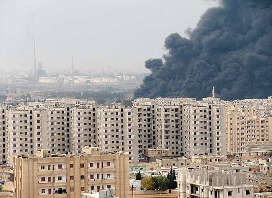 Explosão de oleoduto em Homs pode ser usada como pretexto para forças invadirem a cidade, dizem oposicionistas