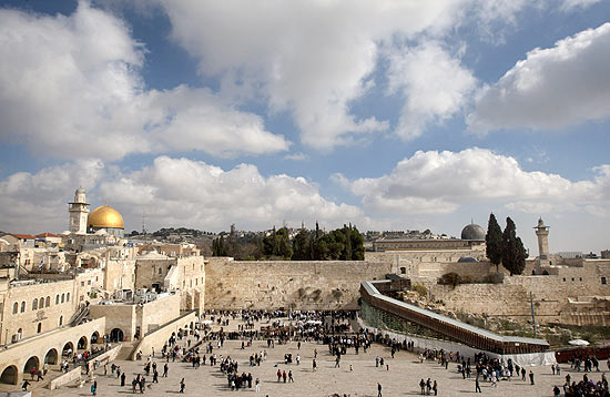 Unesco aprova resolução sobre Jerusalém, e Israel chama embaixador