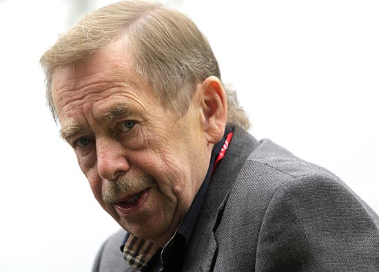 Ex-presidente tcheco Vaclav Havel morre aos 75 anos