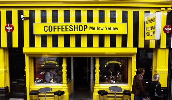 Fachada do Coffeeshop Mellow Yellow, um dos mais tradicionais e o primeiro de Amsterdam, aberto na década de 1970