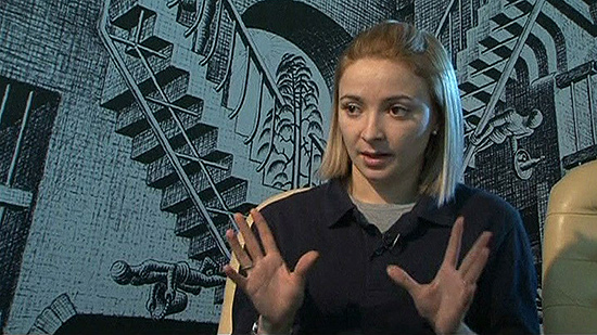 Domnica Cermotan, em entrevista na TV da Moldova; jovem diz estar apaixonada comandante de navio em naufrágio na Itália