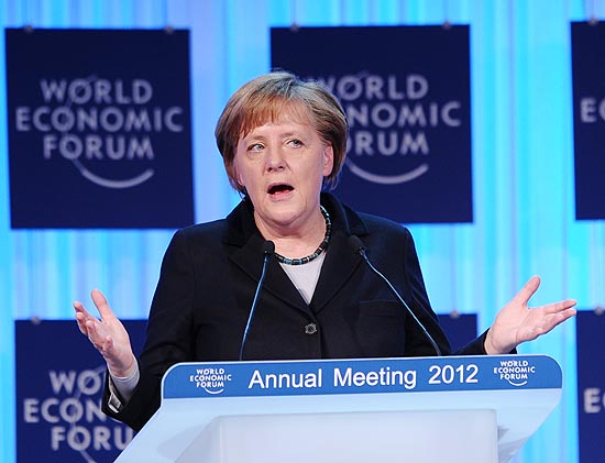 Angela Merkel disse na abertura do Fórum Econômico Mundial que ainda há lições para serem aprendidas após a crise