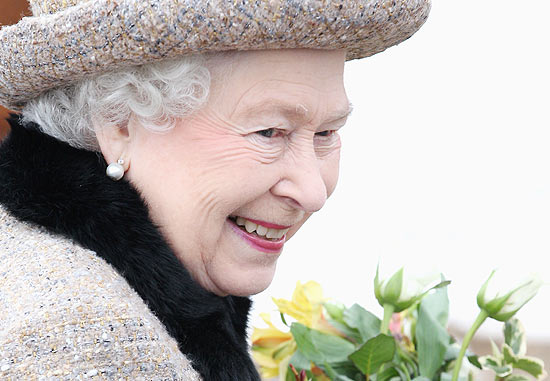 Coroa do Equador ser exposta em homenagem ao Jubileu de Diamante de Elizabeth II