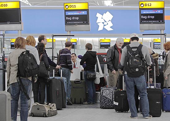 Embarque do aeroporto de Heathrow, em Londres; empresas aéreas se preocupam com caos nas Olimpíadas