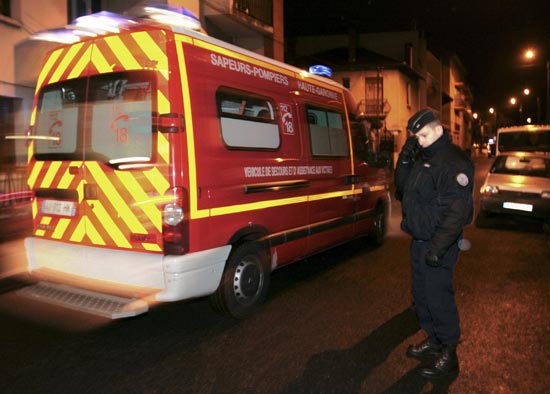 Polícia observa operação para prender os suspeitos dos assassinatos de três crianças e um rabino em uma escola judaica de Toulouse