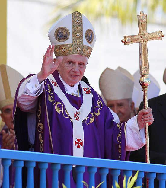 Papa Bento 16 celebrar multidão durante missa da praça da Revolução, em Havana
