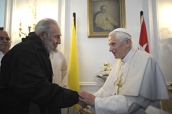 Ex-ditador cubano, Fidel Castro, se reúne com papa Bento 16 